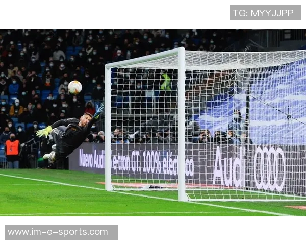 从足球明星独特跑姿解读运动之美与竞技精神力量